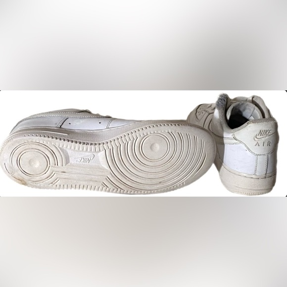 Nike Air Force 1 ‘07 Triple White Size 8 Mens Low 2022 CW2288-111 - Picture 8 of 10